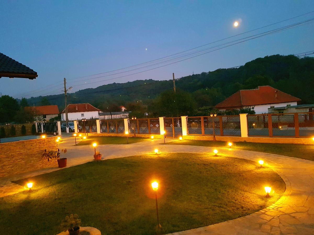 Pensiunea Campia Soarelui Apa Neagra Экстерьер фото